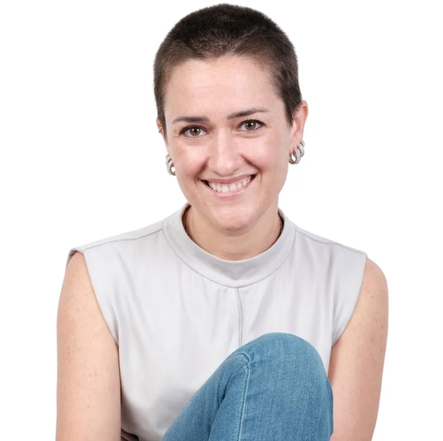 Retrato de Moni Couttolenc sonriendo